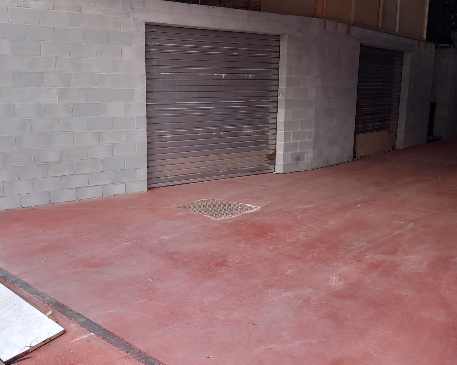 BOX 210m3 - 75m2 avec volet
